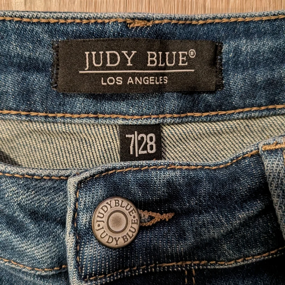 Judy Blue Jeans Women's 28 Boyfriend Fit Queen Of Hearts Stretch NWOT - Picture 7 of 16